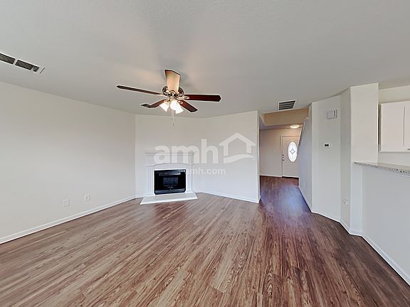 3rd image of 915 Silver Sage Dr