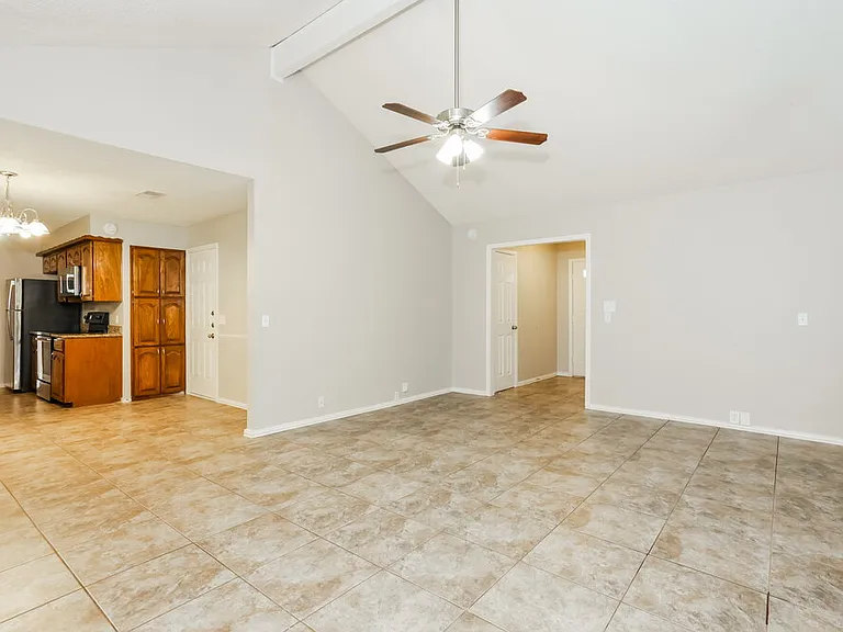 223 N Willow St — Photo 4