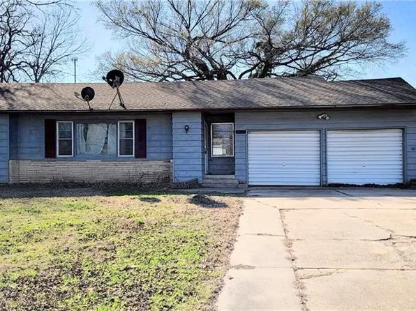 1001 N Main St, Yates Center, KS 66783