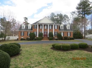 12111 Hogans Aly, Chester, VA 23836