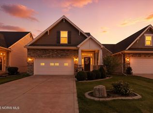 8904 N Park Lake Cir, Sylvania, OH 43560