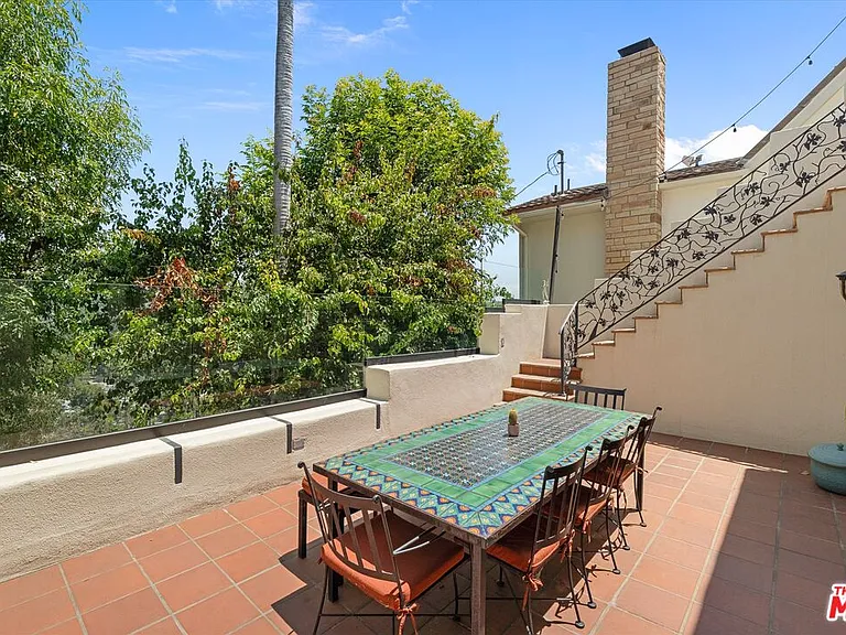 2700 Glendower Ave — Photo 44