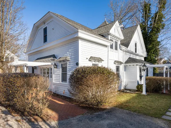 40 Main Street #3AU, Falmouth, MA 02540