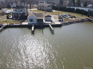 39964 Shoreline Dr, Harrison Township, MI 48045