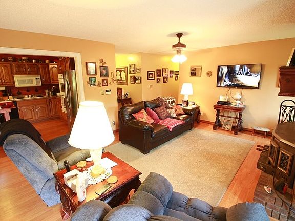 3rd image of 222 Forest Dr