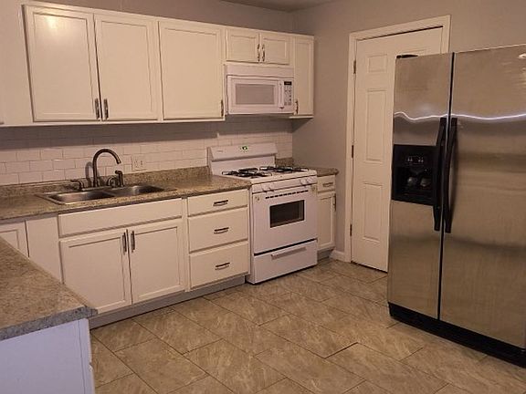 4th image of 15311 White Ave