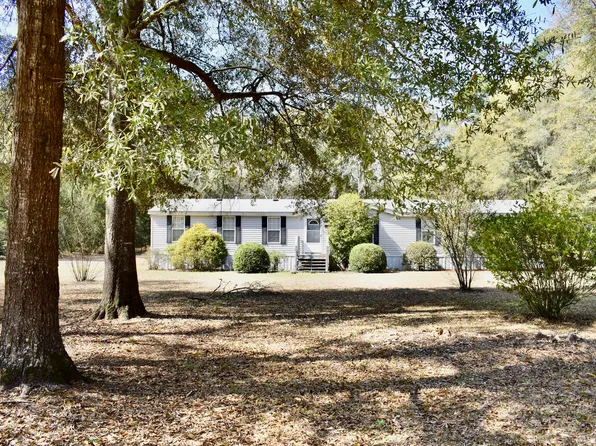 1135 Birch Dr, Summerton, SC 29148