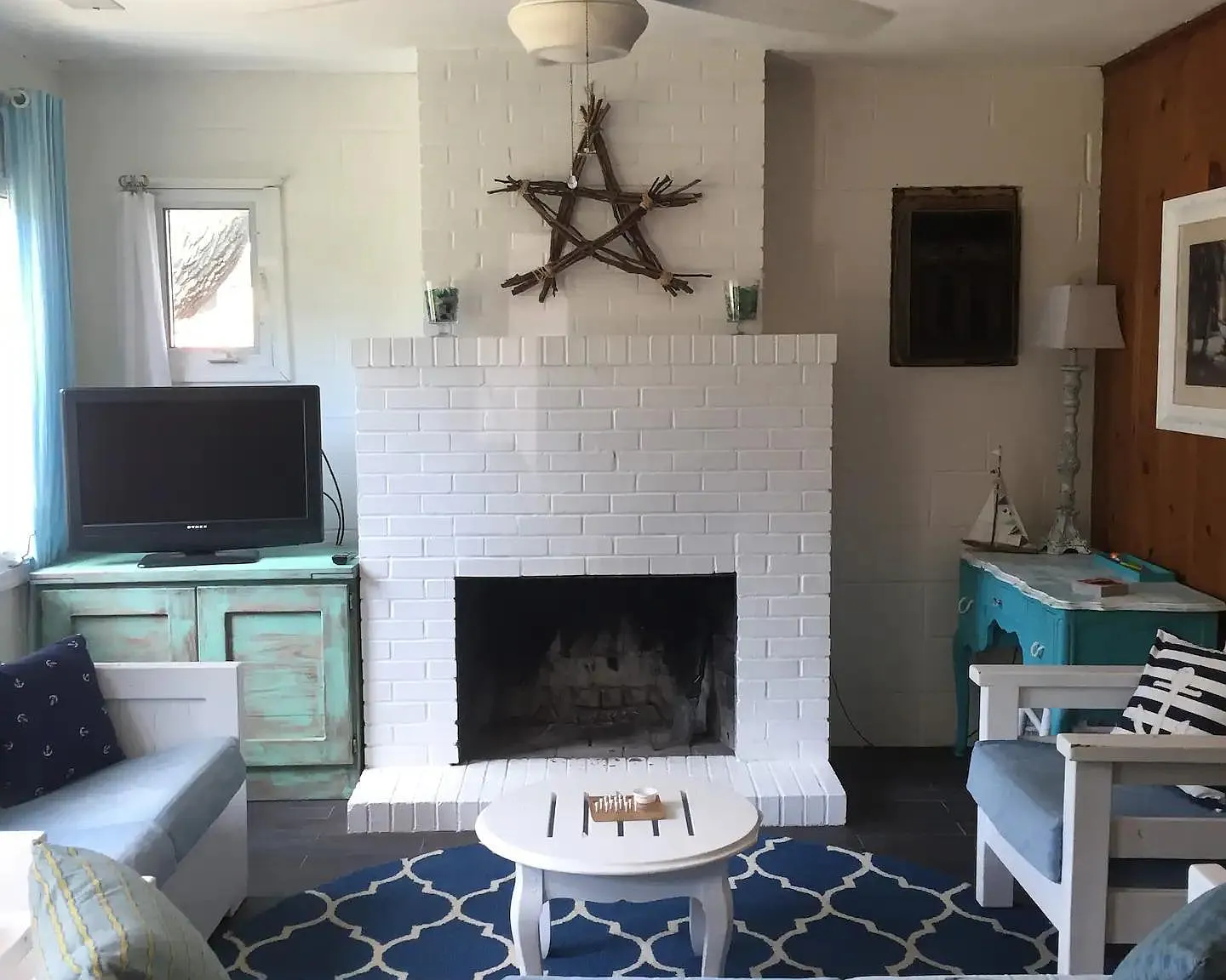 2 bed, 728 sqft, $2,400 — Photo 2