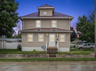 412 13th St, Belle Plaine, IA 52208