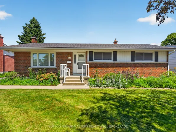 810 Haverhill Dr, Kingston, ON K7M 4V2