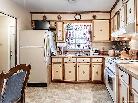 4th image of 375 Green Meadows Dr