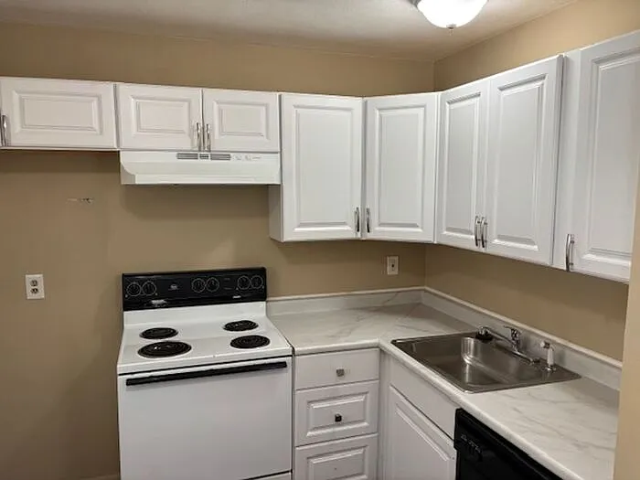2 bed, 1.0 bath, 600 sqft, $900 — Photo 2