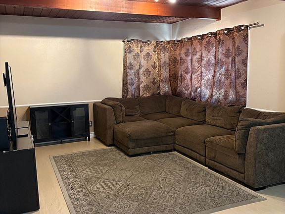 5th image of 14595 Jerilyn Dr