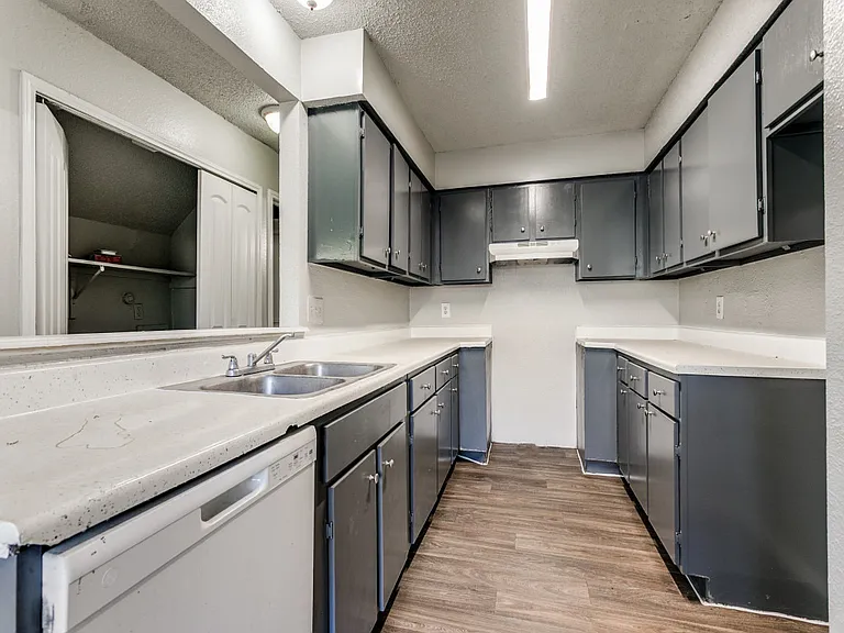 7529 Oak Chase — Photo 7