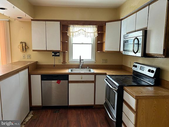 4th image of 4908 Aspen St
