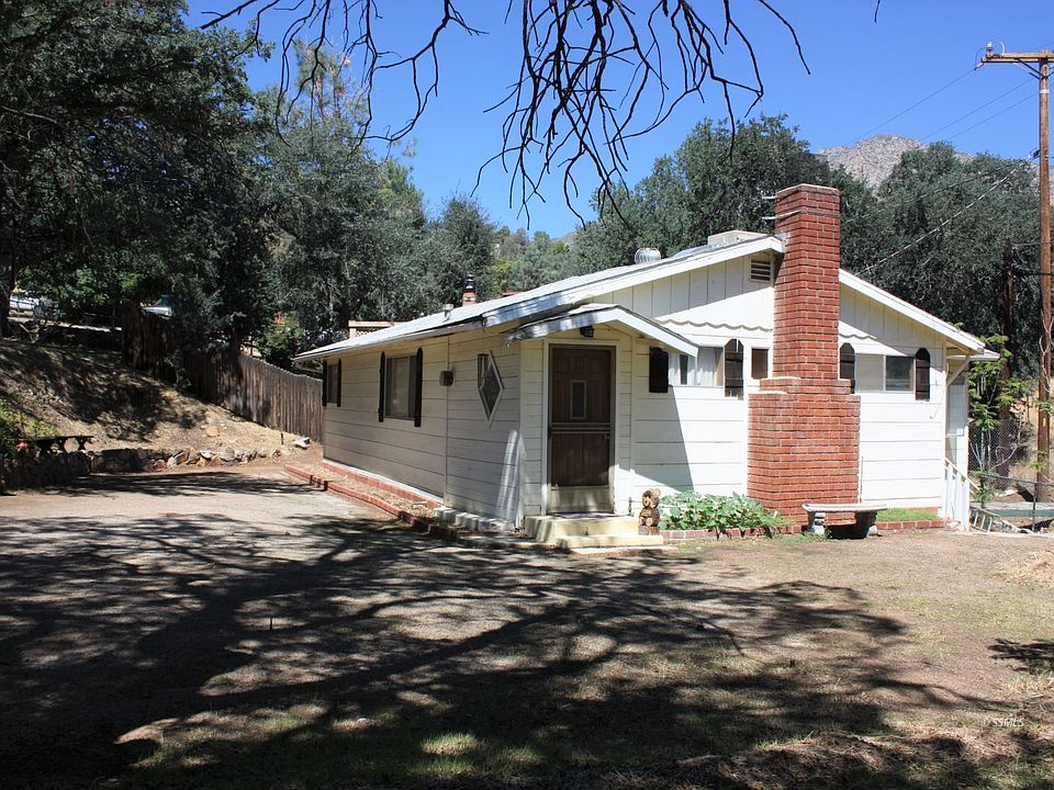 1st image of 300 Woodland Dr
