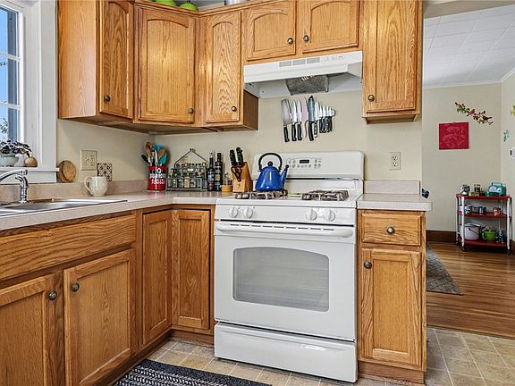 5th image of 82 Willmont St