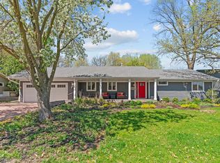 1813 Gramsie Rd, Arden Hills, MN 55112