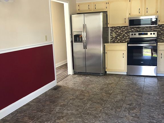 3rd image of 211 21st St