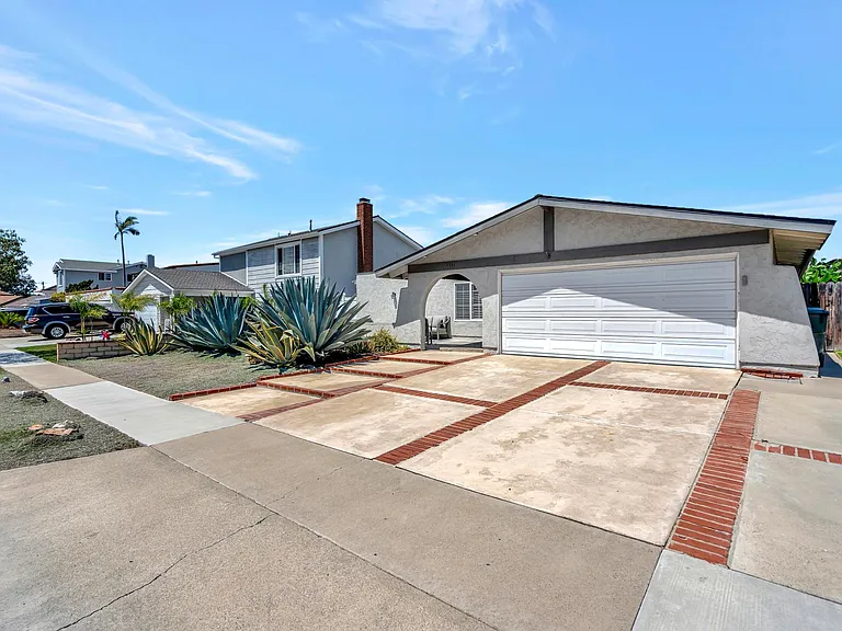 9131 Warfield Dr — Photo 2