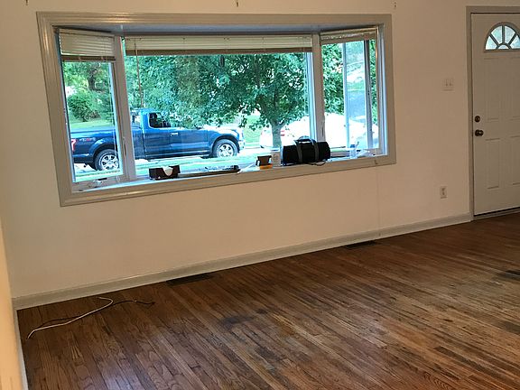2nd image of 207 Valley Green Dr