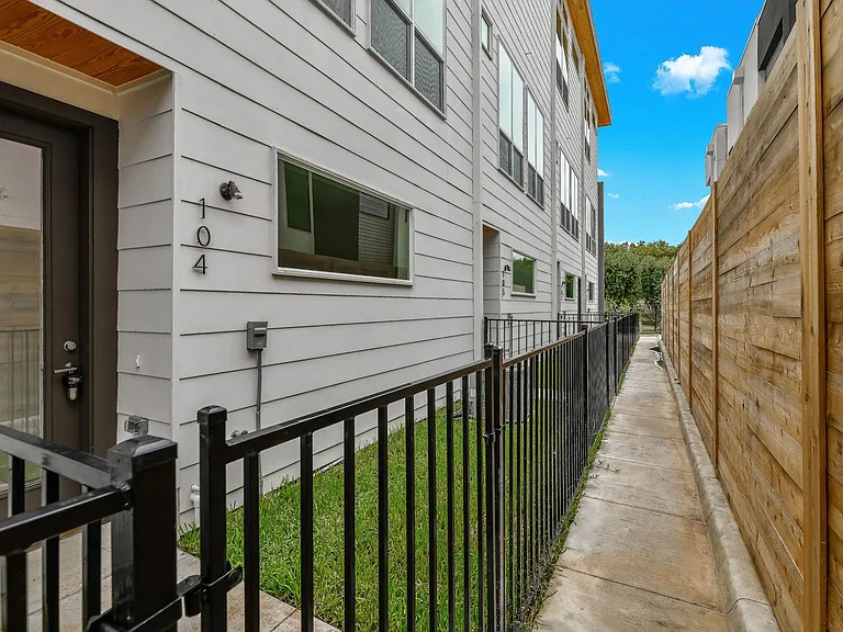 2603 Calvin St #104 — Photo 3
