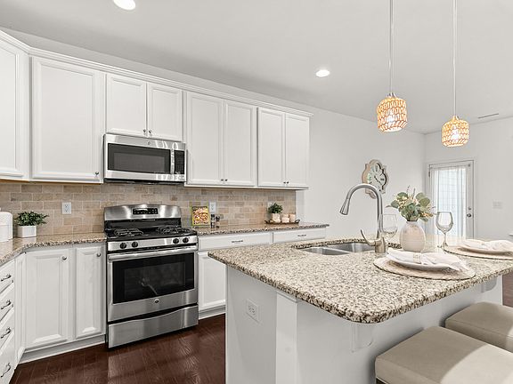 5th image of 103 Pleasant Glen Ln