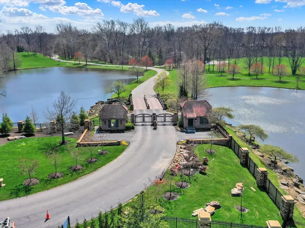15 Lost Run Ln, Zionsville, IN 46077