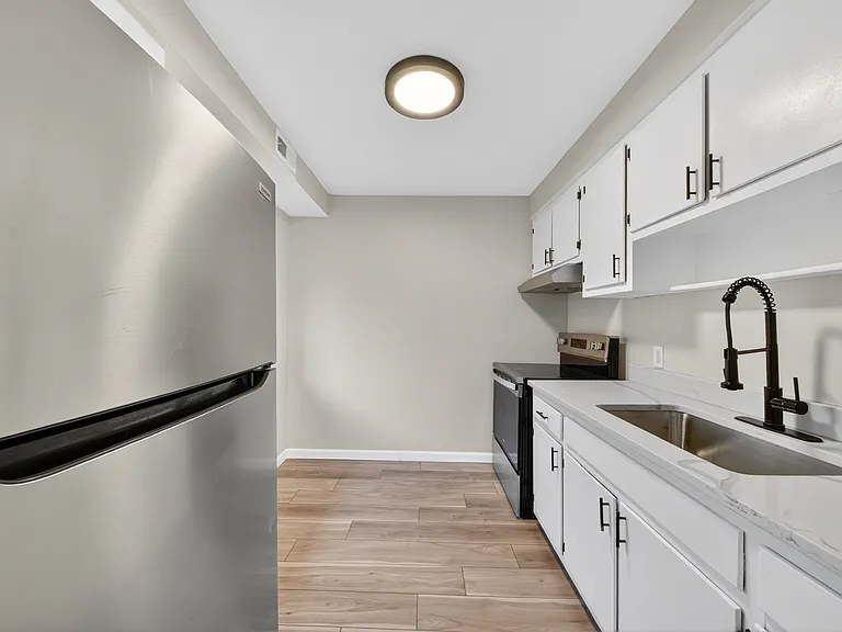 4578 E 131st St #5 — Photo 7