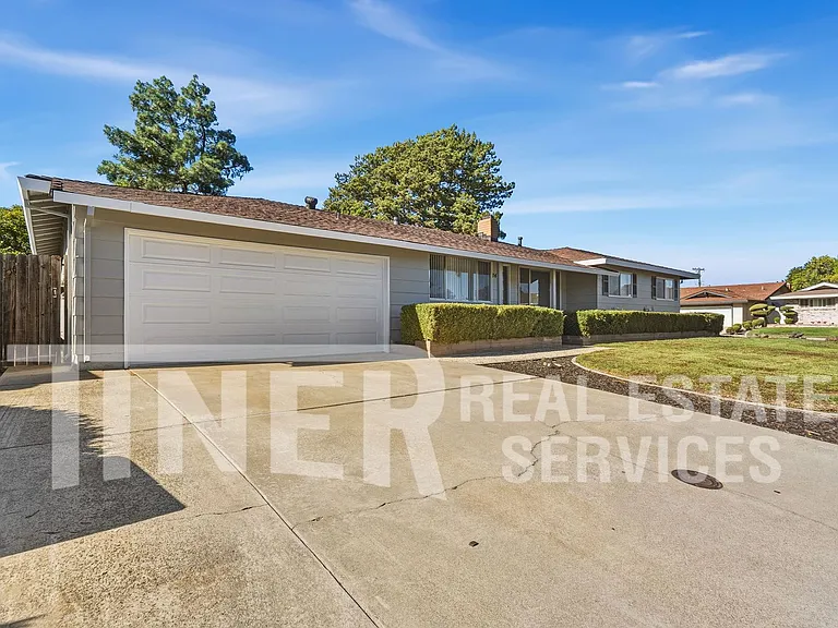 7400 Mooncrest Way — Photo 6