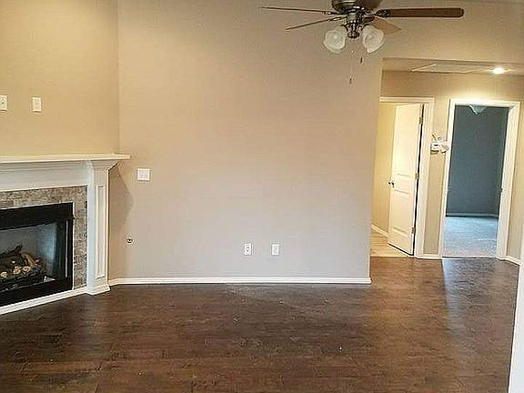 4th image of 1 Lockhart Cir