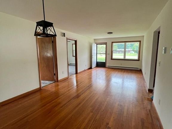 3rd image of 108 Poplar St