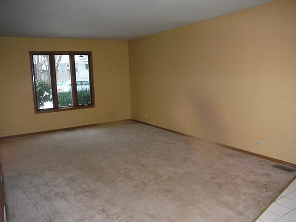 4th image of 211 Ferndale Dr