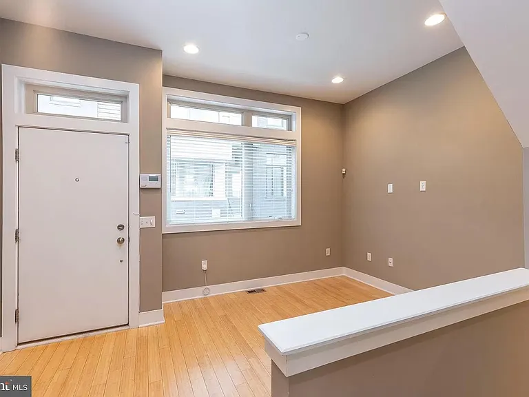 1116 N Hope St — Photo 10