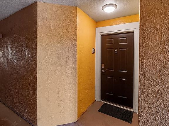 2nd image of 5483 Vineland Rd APT 10103