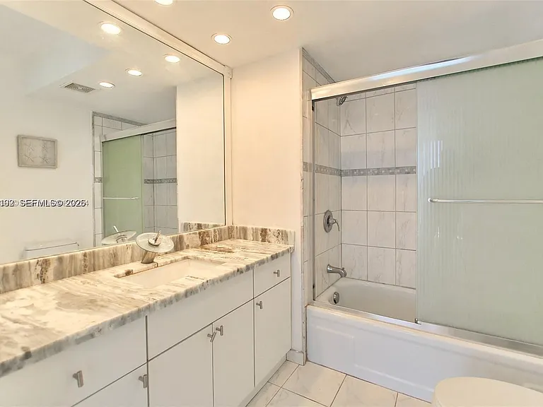 2715 N Ocean Blvd #2E — Photo 18