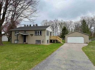 638 Division St, Charlevoix, MI 49720
