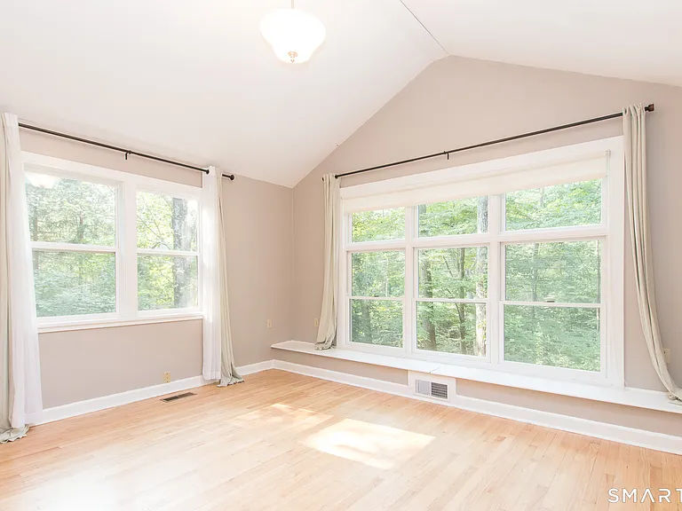 211 New Canaan Rd — Photo 26