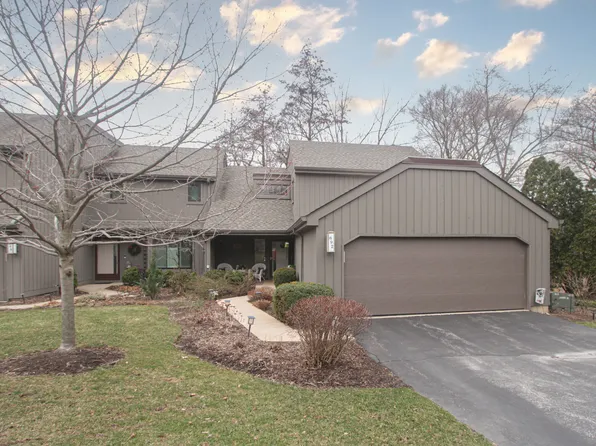 692 Old Barn Rd #F-20, Barrington, IL 60010