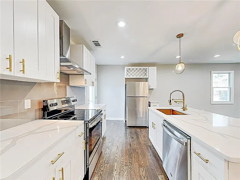492 Elbridge Dr NW — Photo 5