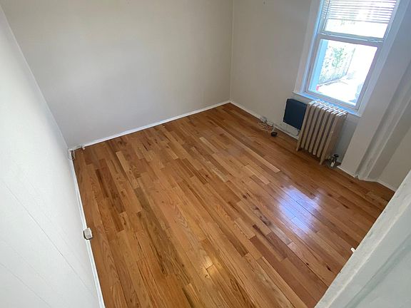 5th image of 131 Claremont Ave APT 1R