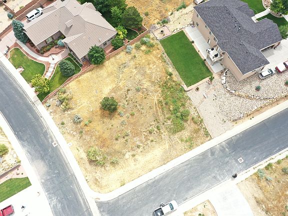 3rd image of 1946 N Mahogany Cir