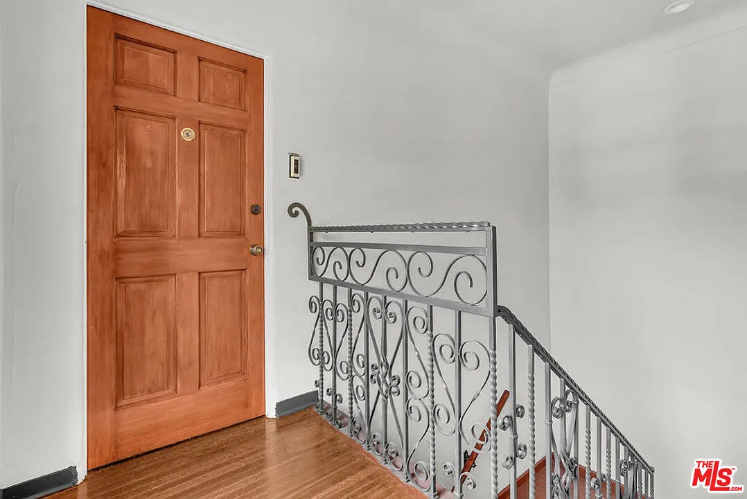 2 bed, 1.0 bath, 1450 sqft, $4,575 — Photo 2