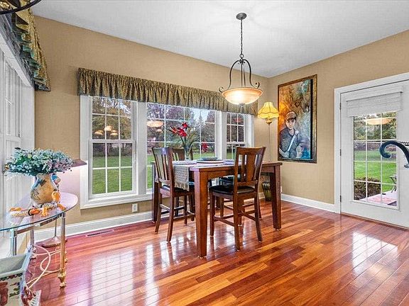 3rd image of 3121 Wellington Dr