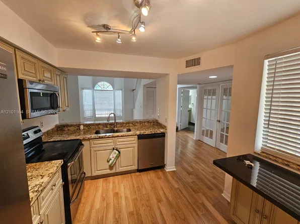 2206 Glenmoor Dr, West Palm Beach, FL
