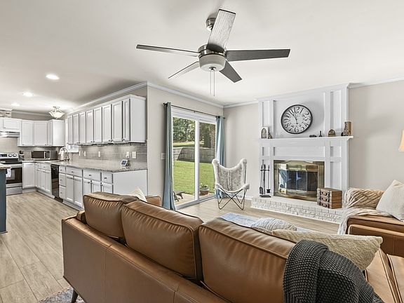 2nd image of 1503 Hillview Dr