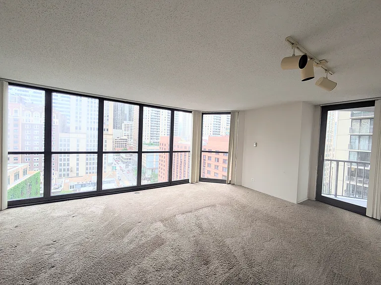 10 E Ontario St #1105 — Photo 2
