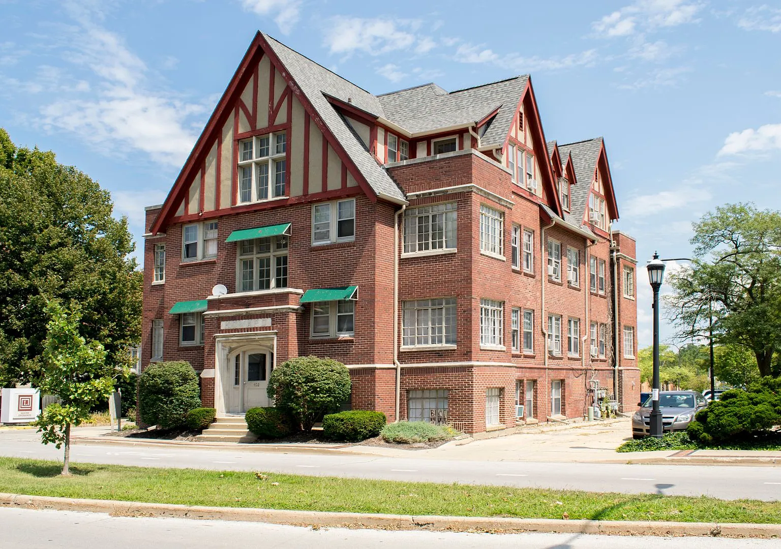 402RAC — Photo 1