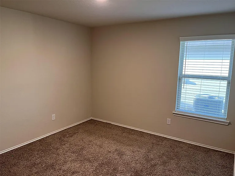312 Comal Dr — Photo 32
