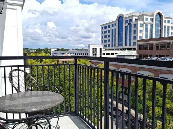 670 Town Center Dr Unit 408, Newport News, VA 23606